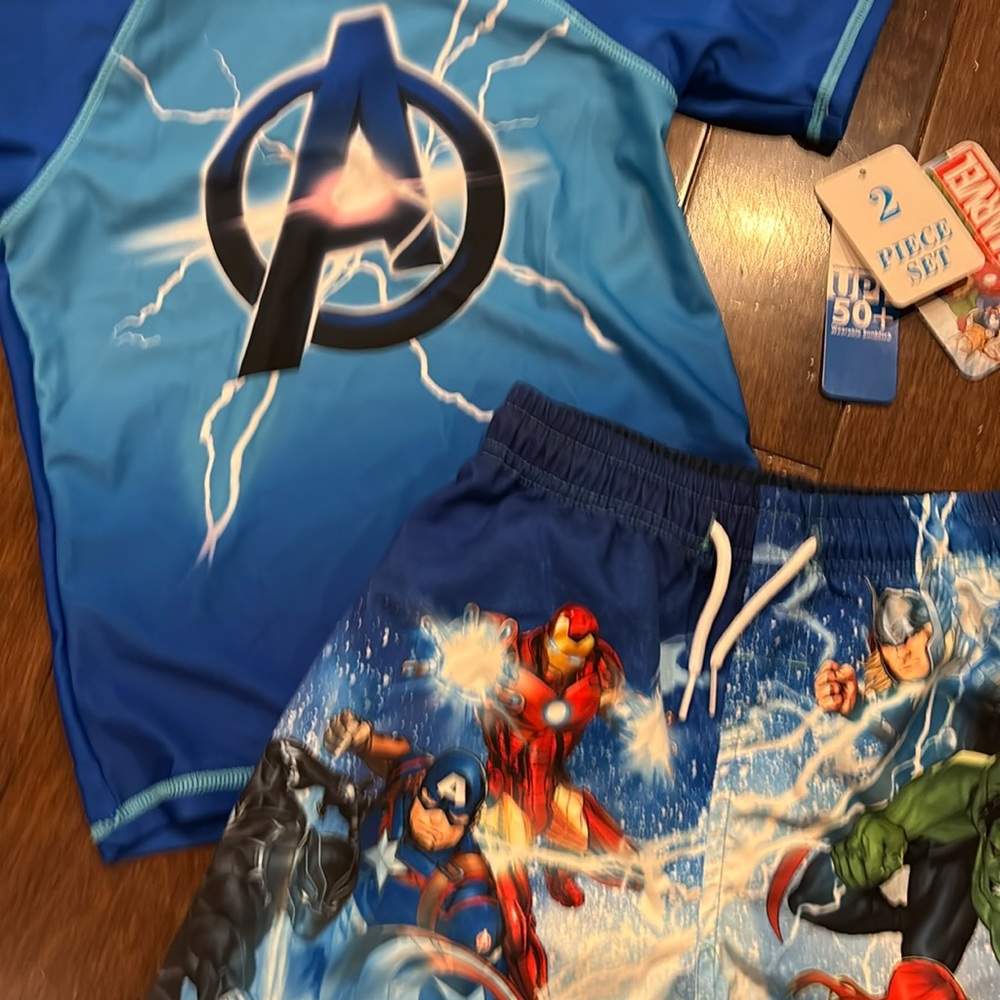 MARVEL - 2 Piece swim set - size 7/8